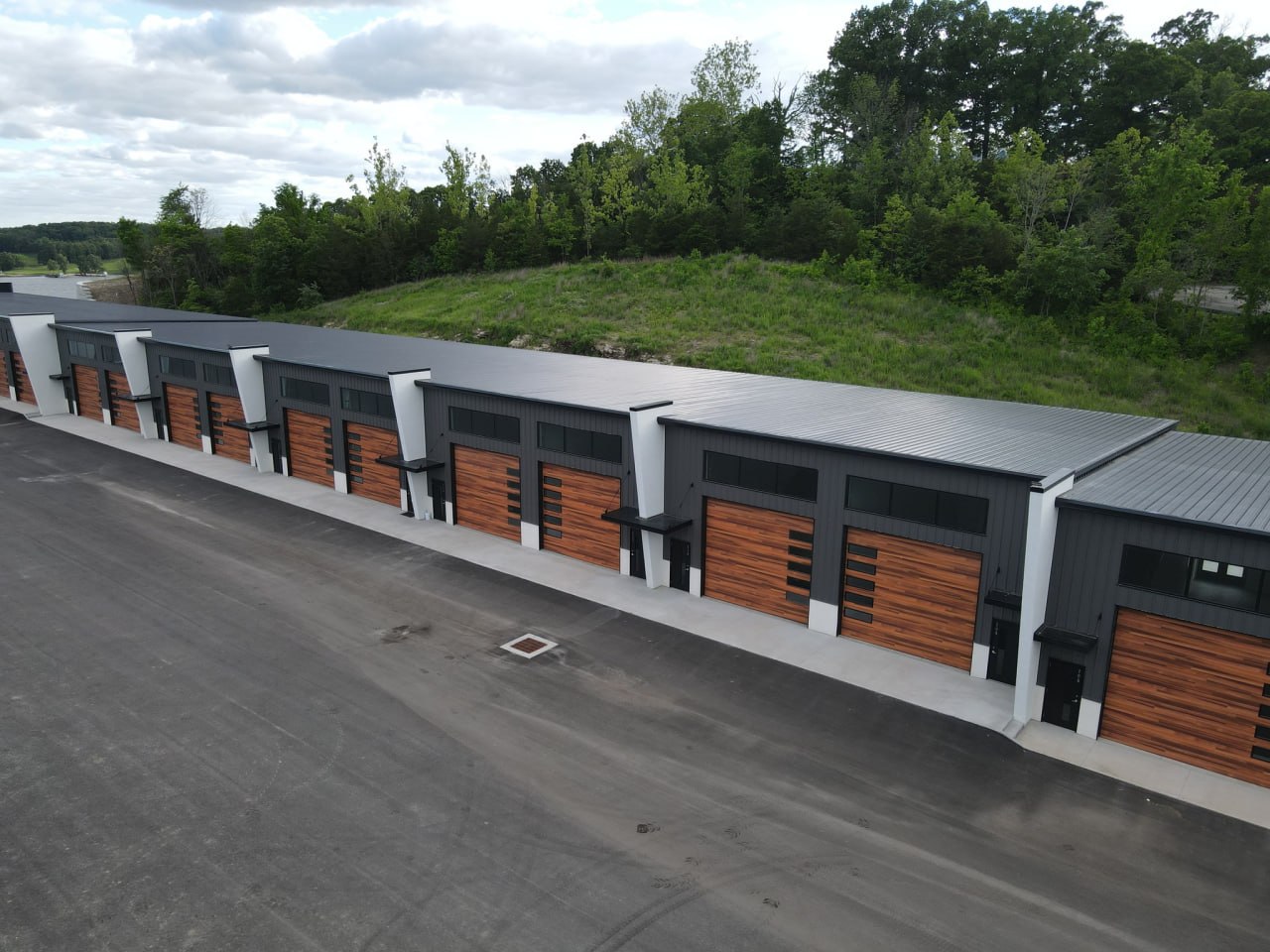 Garage Condo Building - Toy Box Lake of the Ozarks